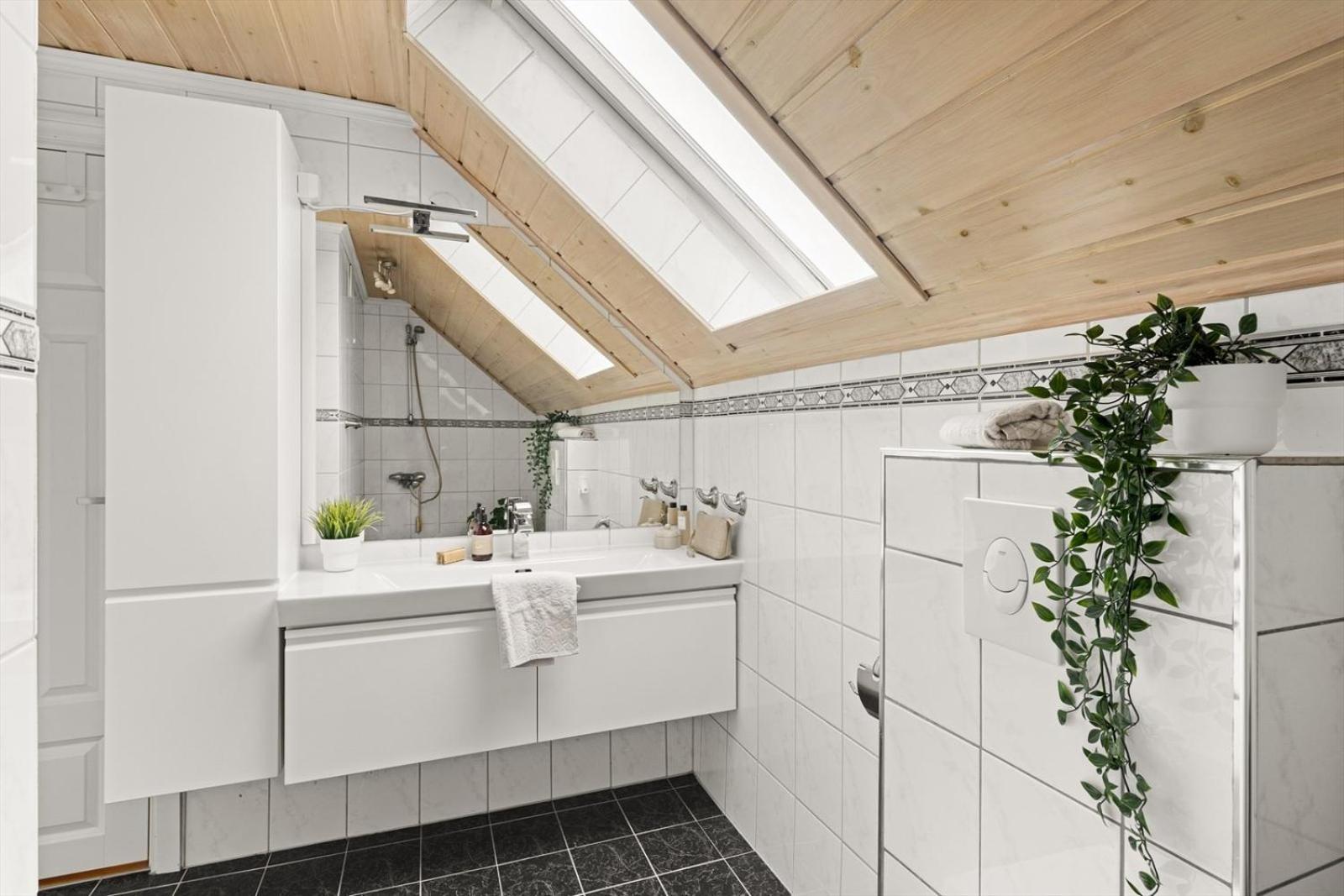 A Beautiful 3-bedroom With Stunning Views And Free Parking Lägenhet Bergen