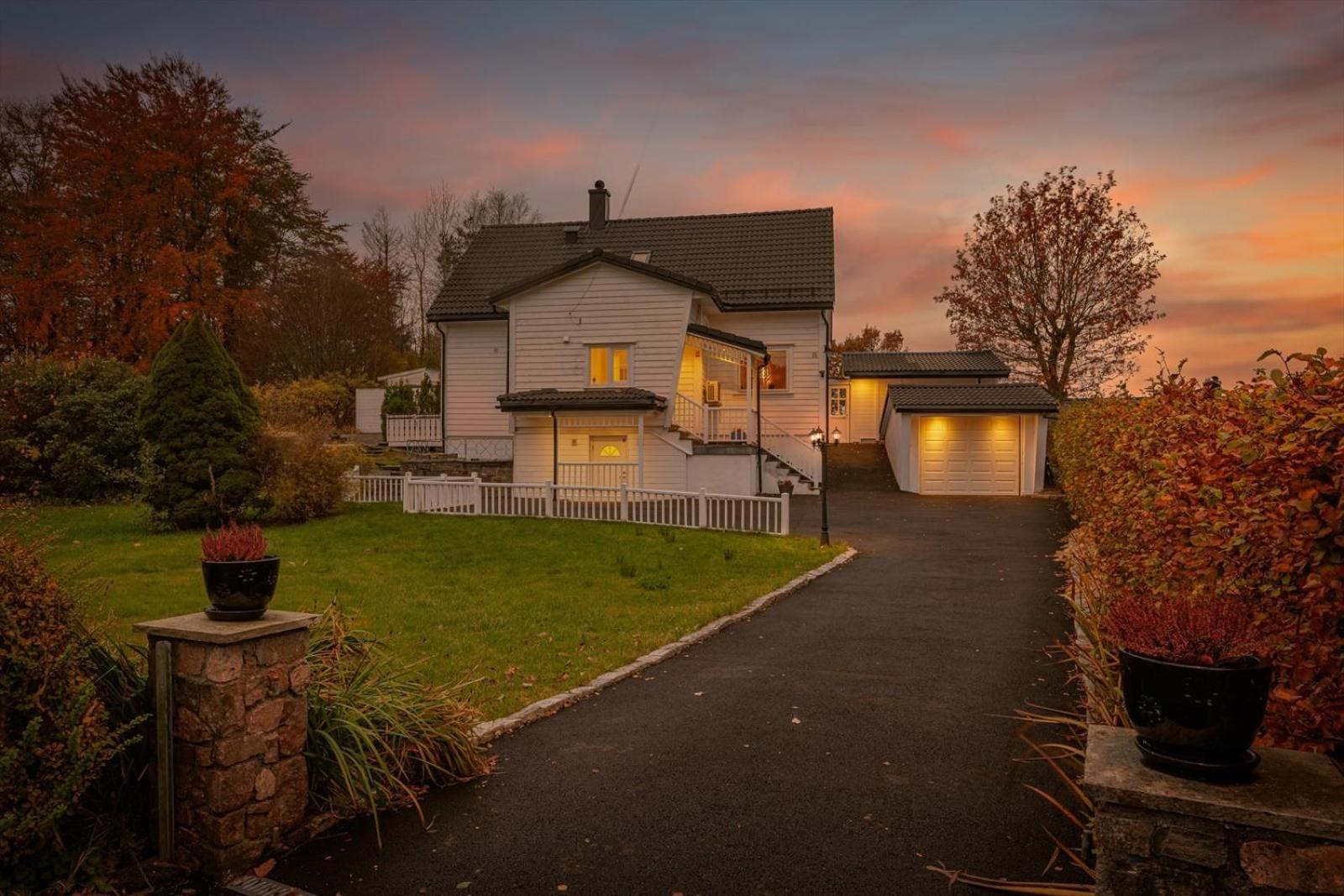 A Beautiful 3-bedroom With Stunning Views And Free Parking Lägenhet