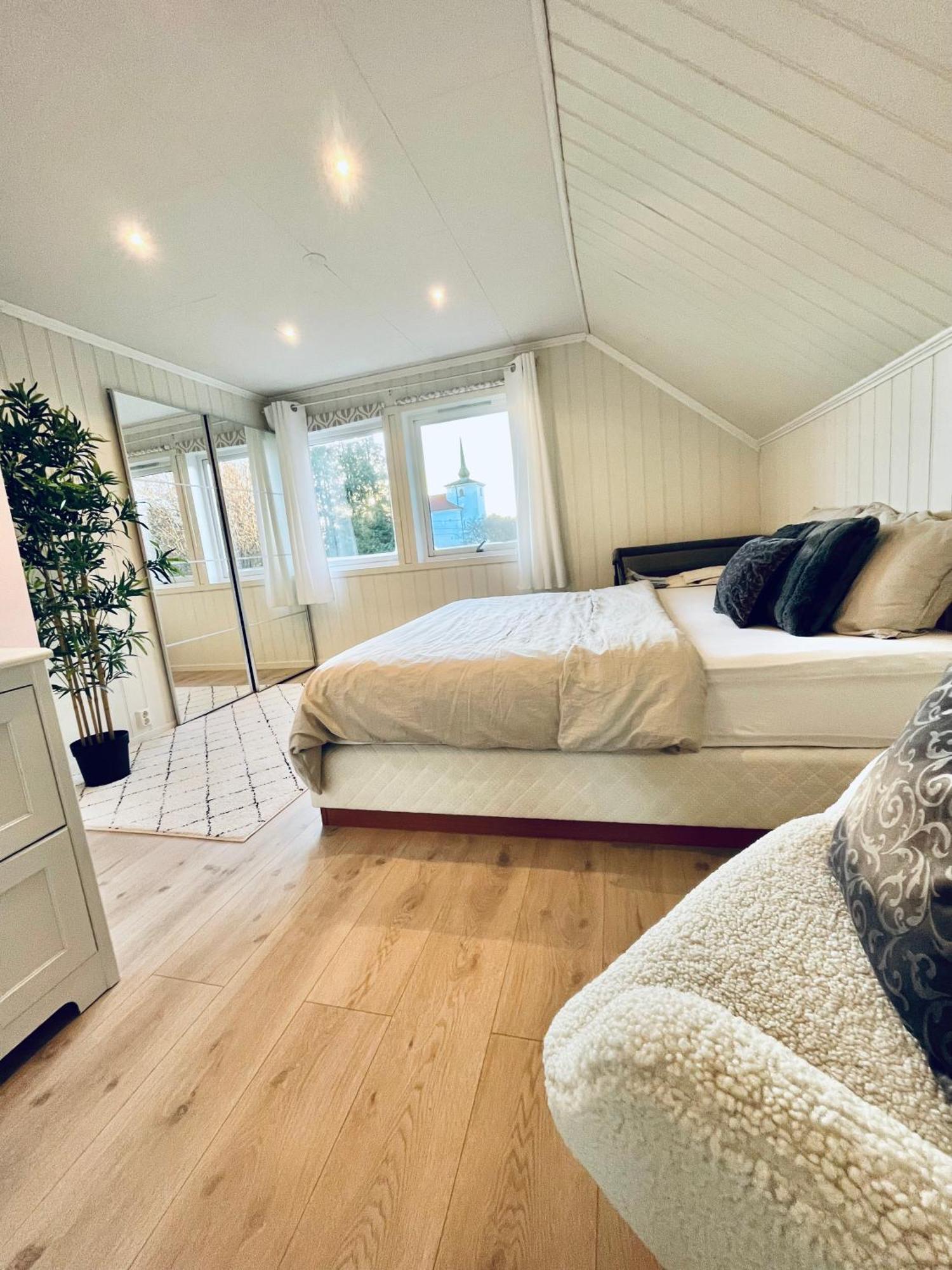 Lägenhet A Beautiful 3-bedroom With Stunning Views And Free Parking Bergen