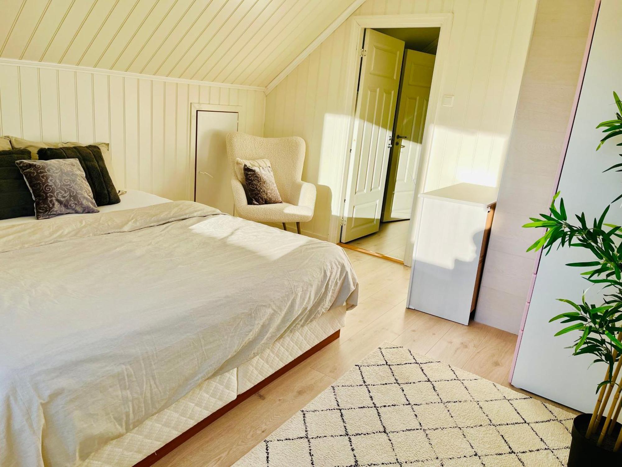 A Beautiful 3-bedroom With Stunning Views And Free Parking Lägenhet